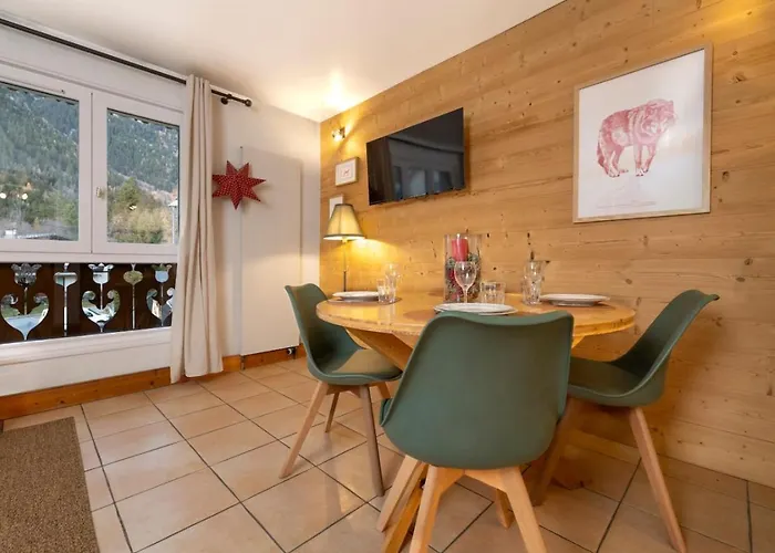 Cozy Sleeps 4 Mountain View 300m Lift