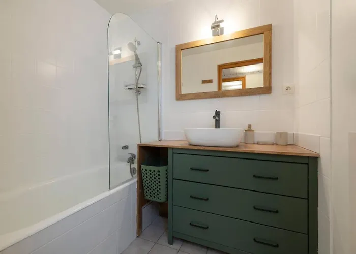 Cozy Sleeps 4 Mountain View 300m Lift Appartement *